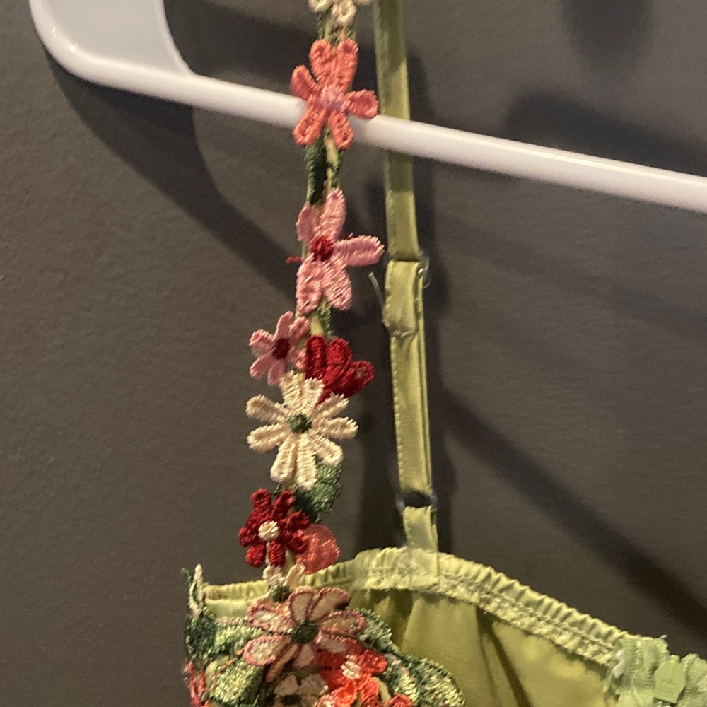 Floral detailed cute green slip great condition size small cotton blend - Picture 3 of 6